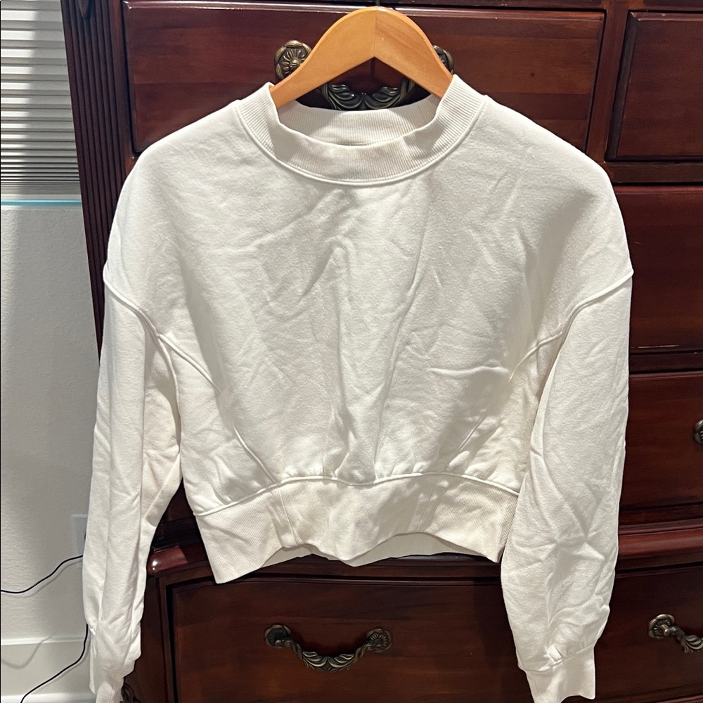 Wild Fable Cream Cropped Sweatshirt